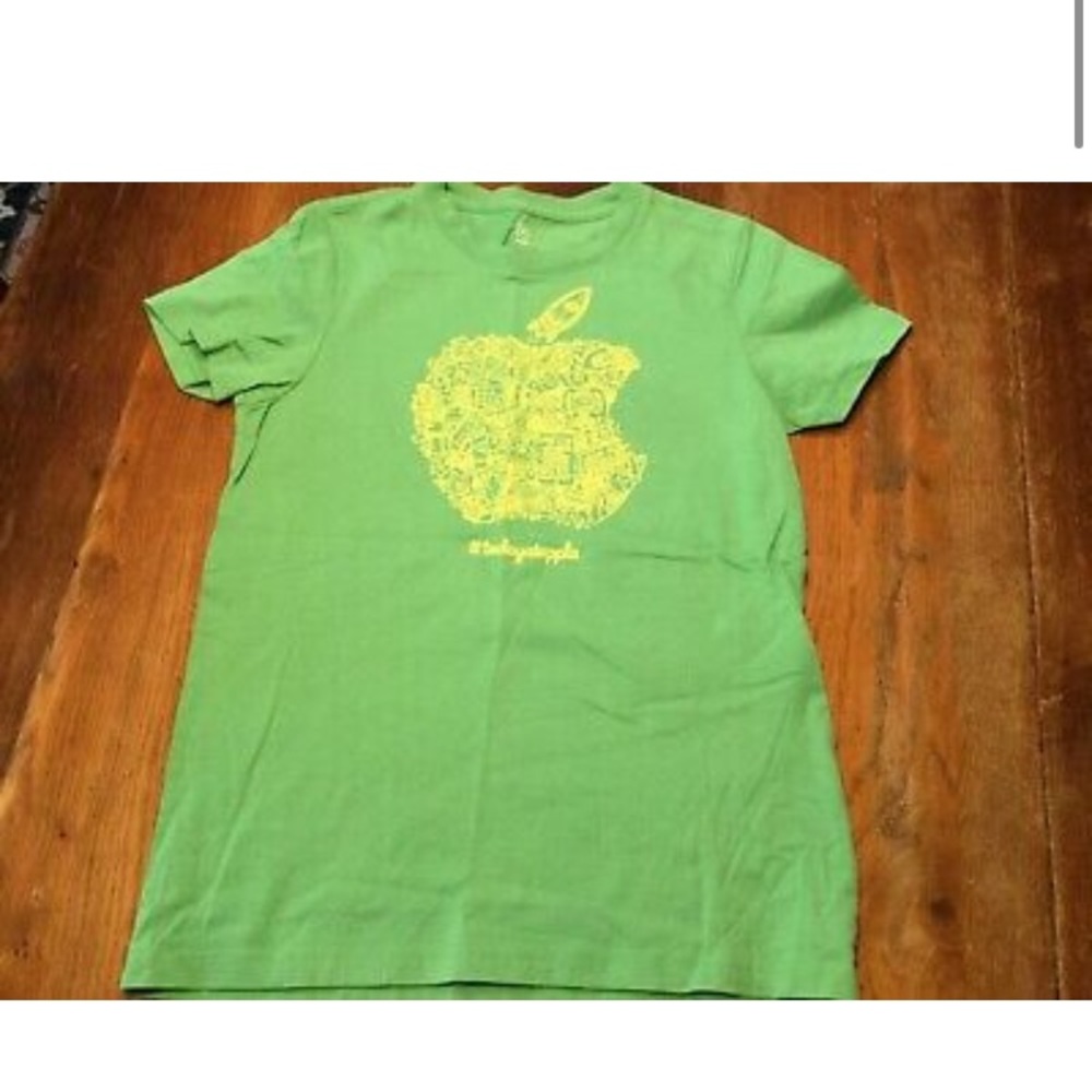 Apple Store Youth Unisex Green TShirt Sz M/8